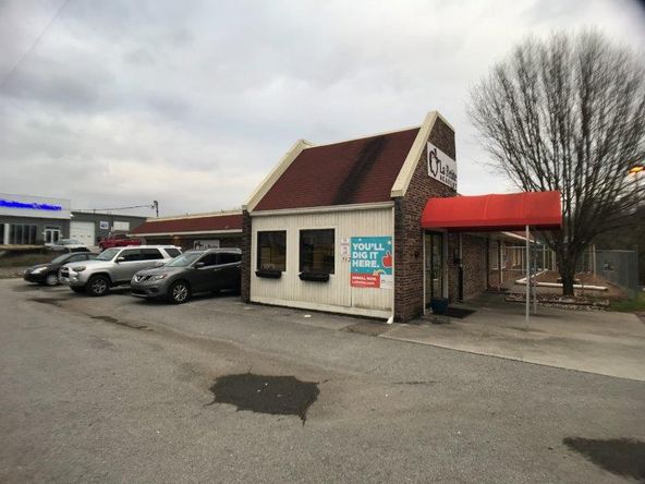 Income Producing Property on Emory Road: 712 East Emory Rd, Powell, TN 37849